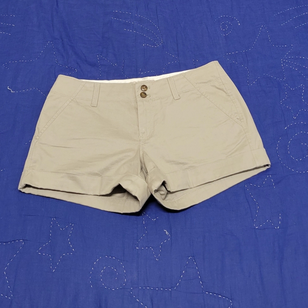Women size 4 old navy Khakis shorts